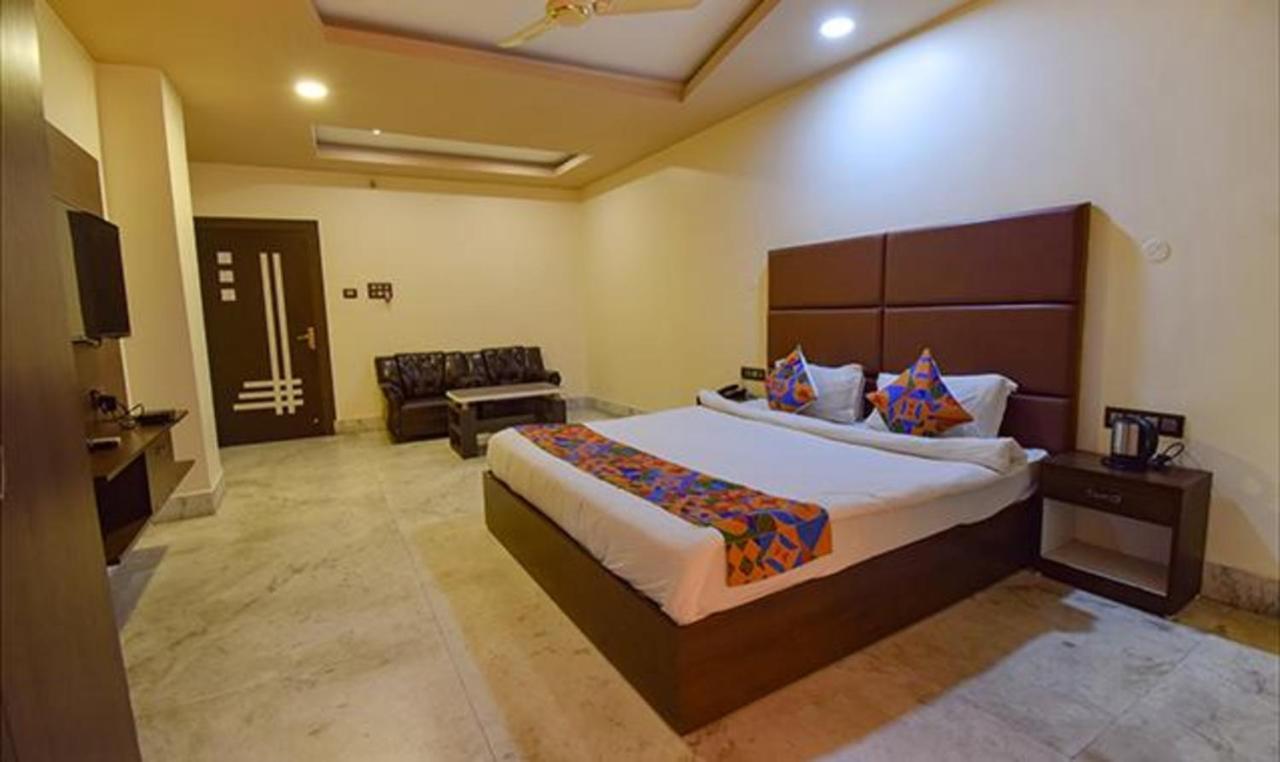 Fabhotel Rr Suites Guwahati Exteriör bild