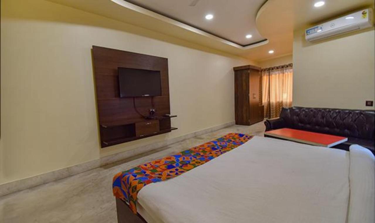 Fabhotel Rr Suites Guwahati Exteriör bild
