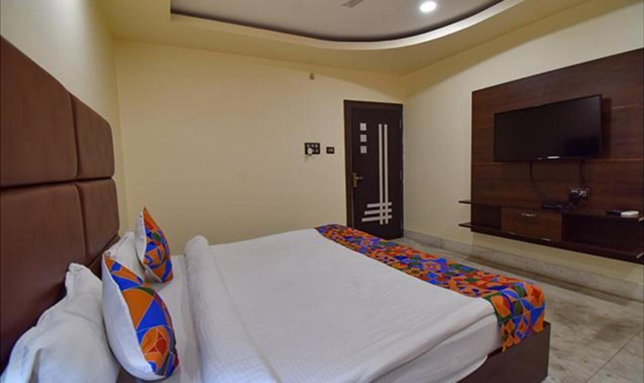 Fabhotel Rr Suites Guwahati Exteriör bild