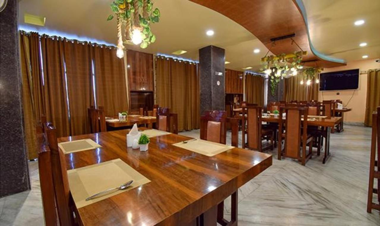 Fabhotel Rr Suites Guwahati Exteriör bild