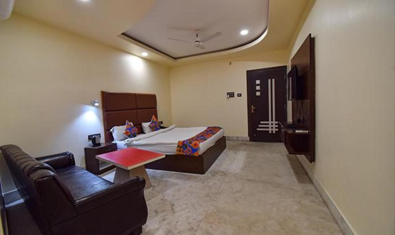 Fabhotel Rr Suites Guwahati Exteriör bild