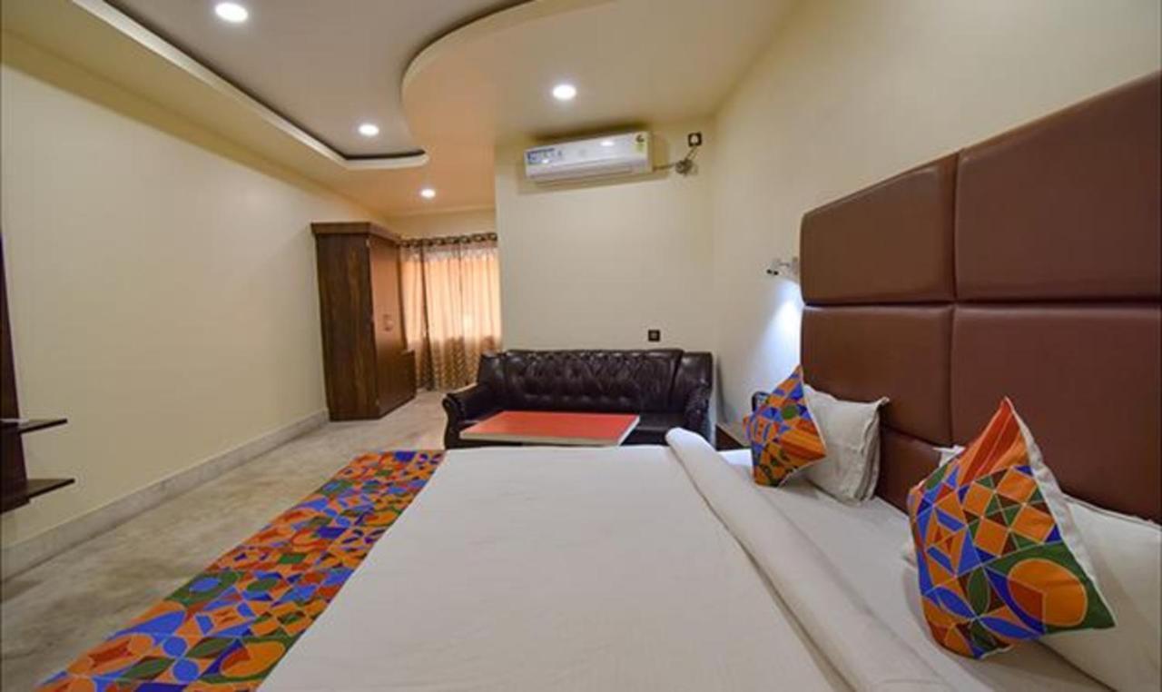 Fabhotel Rr Suites Guwahati Exteriör bild