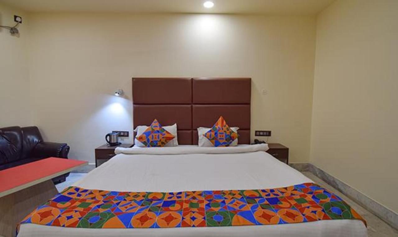 Fabhotel Rr Suites Guwahati Exteriör bild